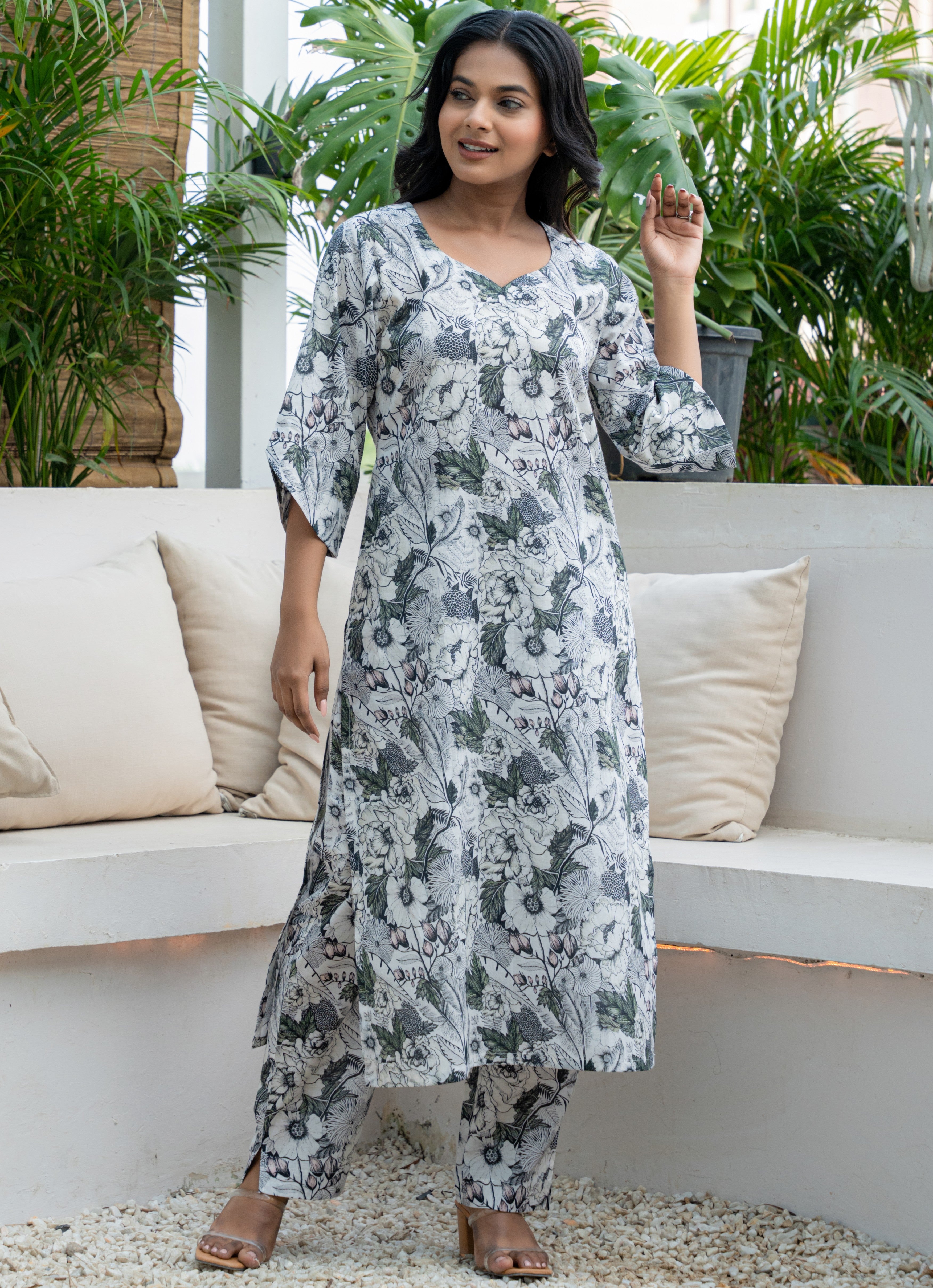 Sweet Heart Neck with Curved Sleeve Kurta Set GulaboSitabo