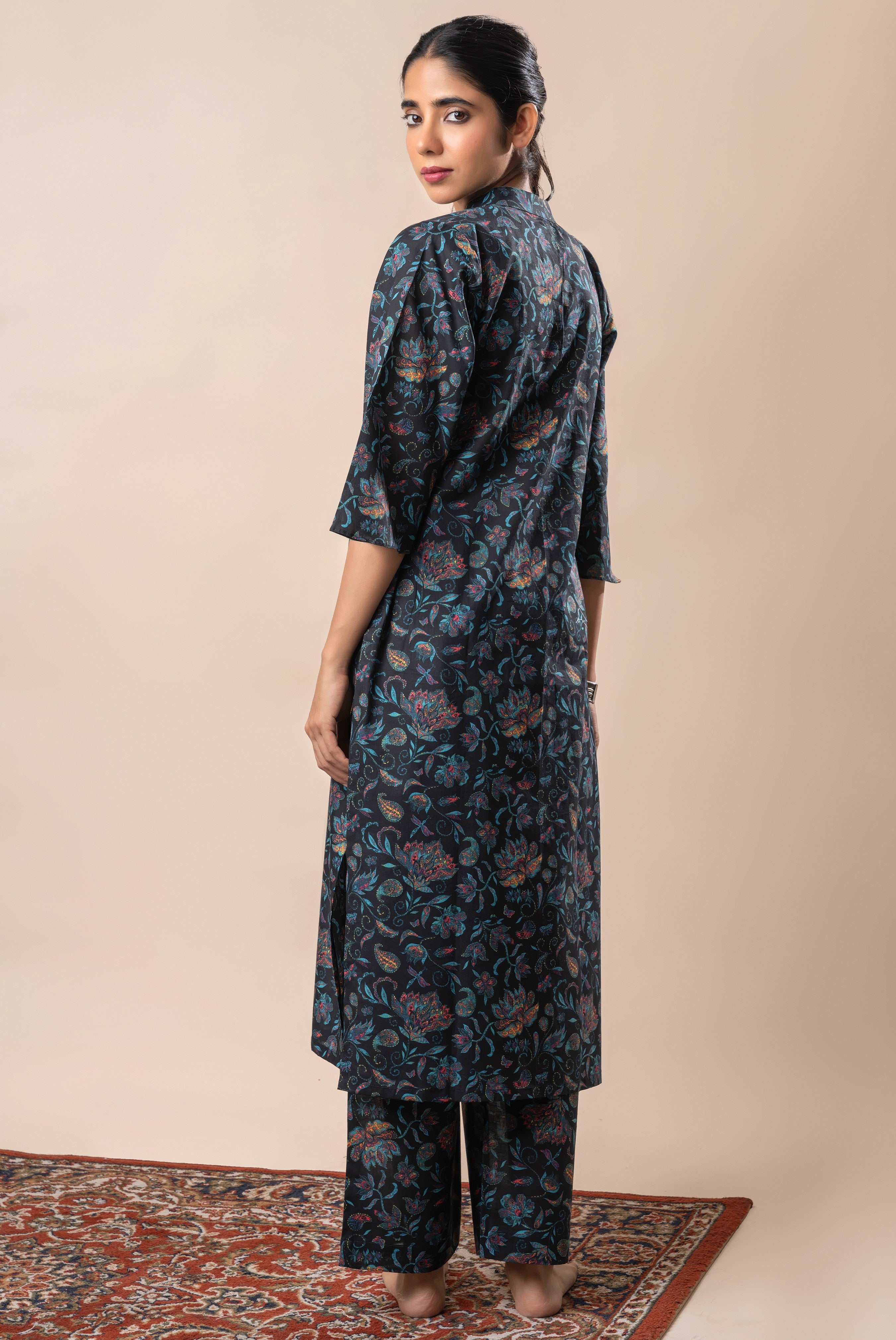 Black Floral Jaal Printed Pure Cotton Straight Kurti