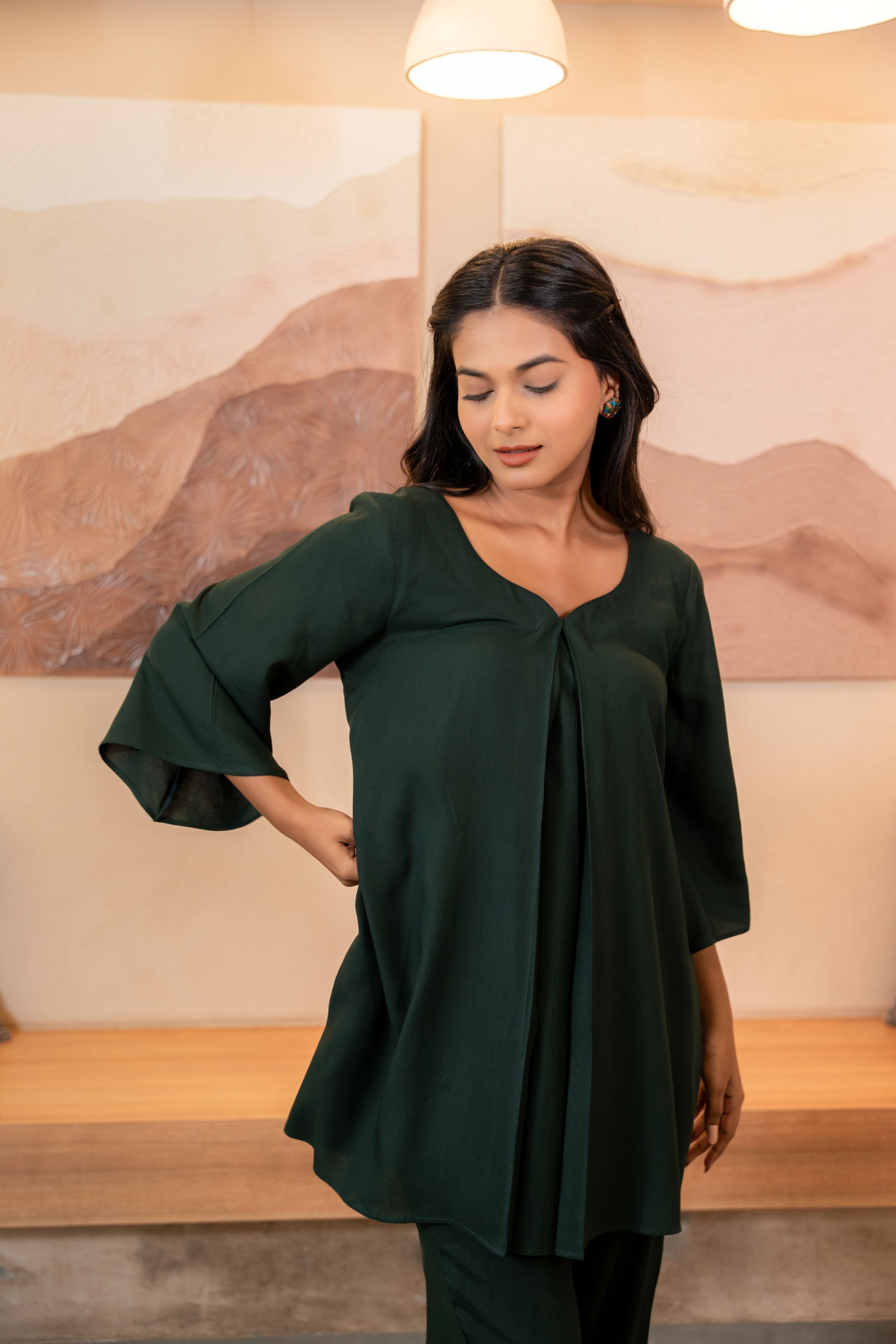 Green Sweetheart Neckline Box Pleat with Flared Sleeve Top