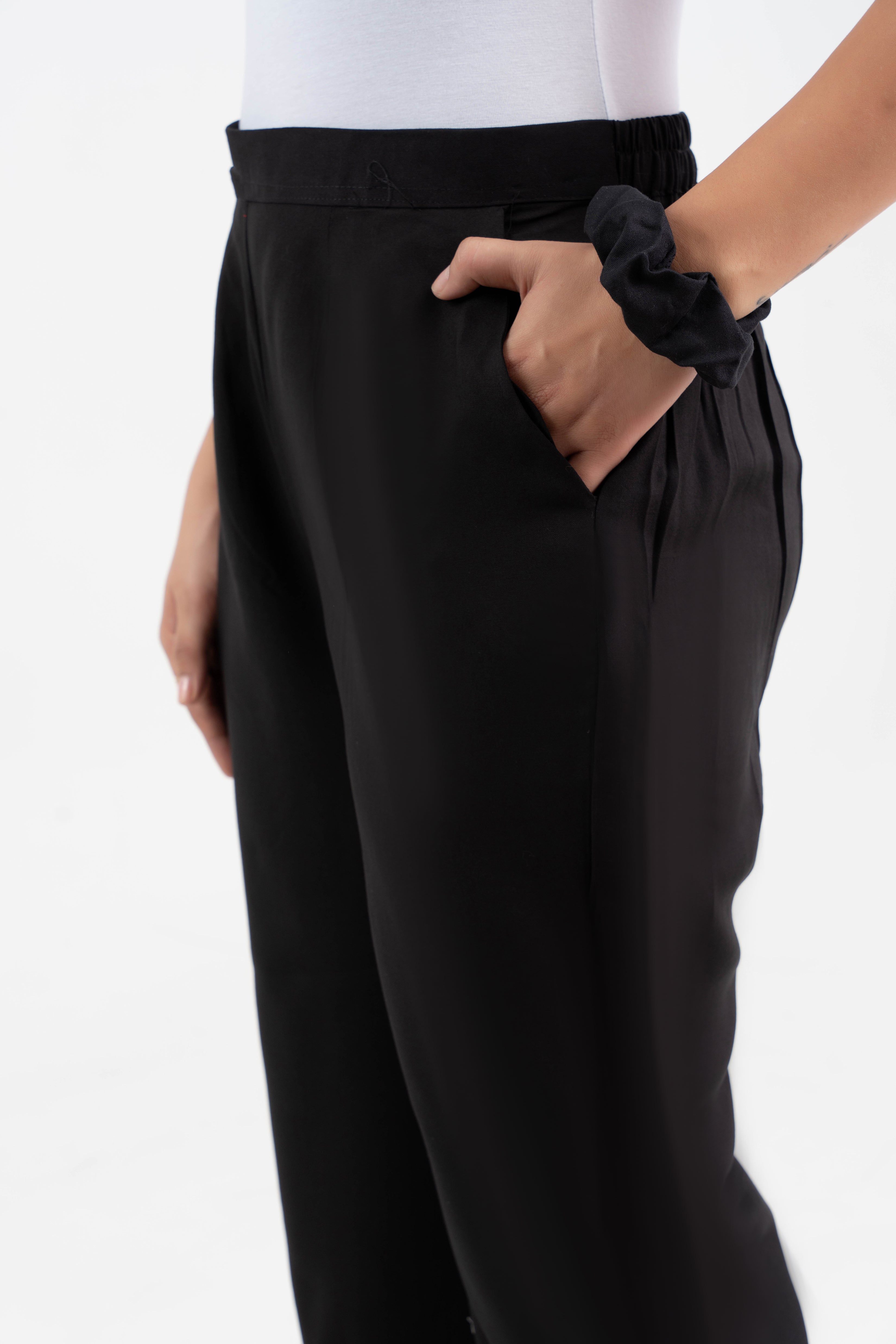 Black Solid Viscose Pant with Pleated Bottom