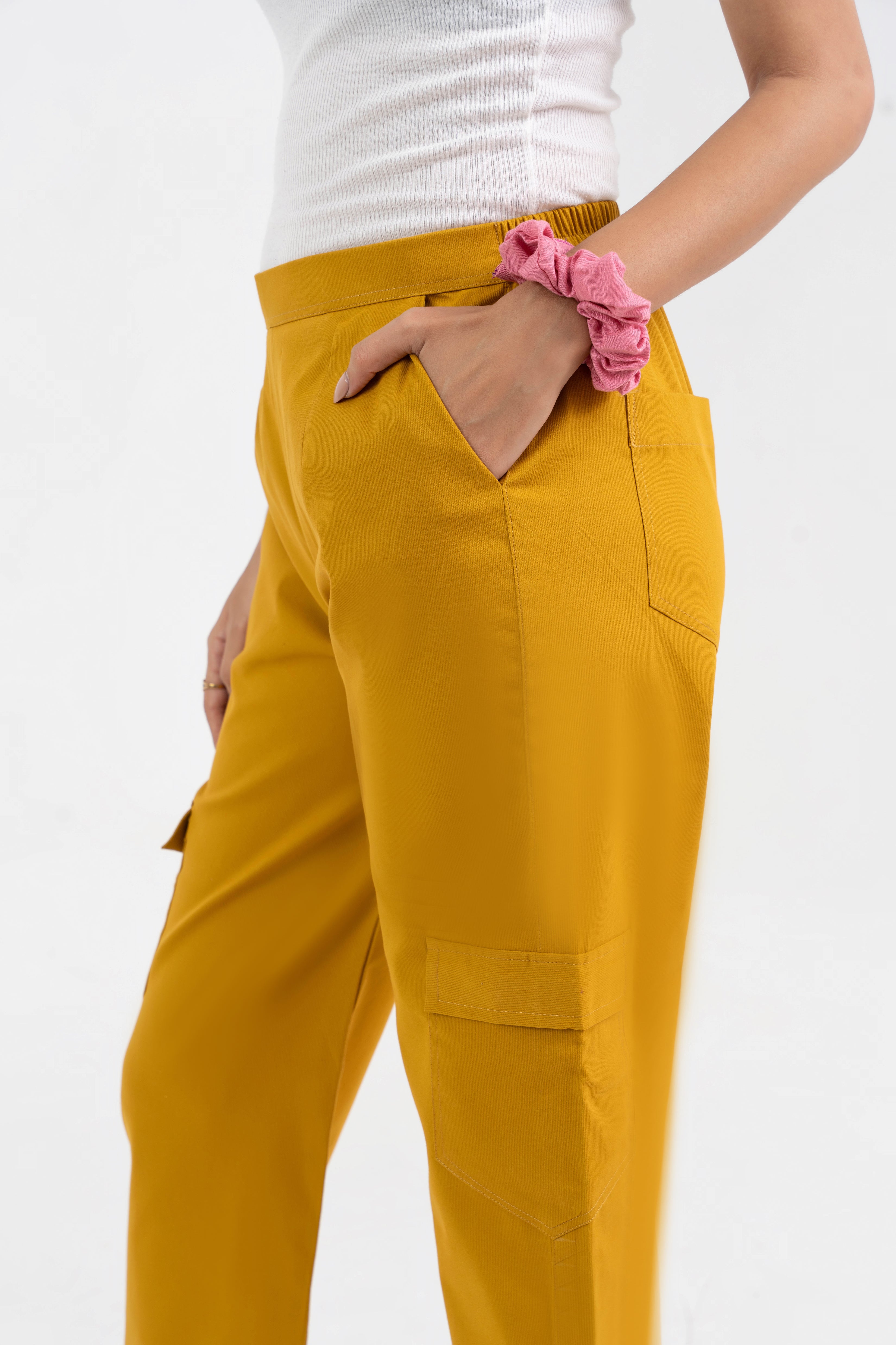 Mustard Pure Cotton Solid Cargo Pant